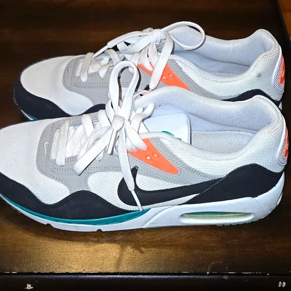 Nike Correlate Size 10 Womens - Picture 2 of 6